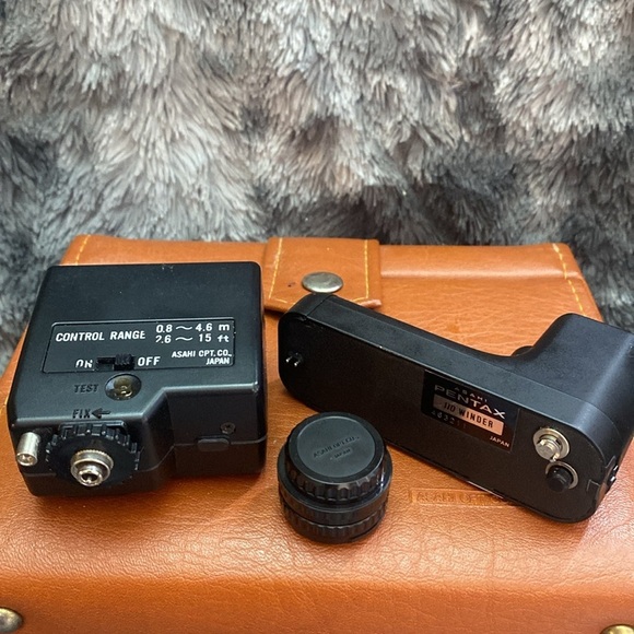 Vintage Pentax Brown Leather Camera Bag with accessories. - Picture 11 of 16